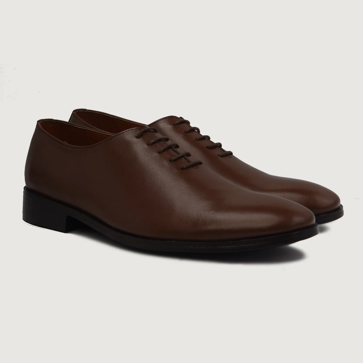 Director Wholecut Καφέ Δερμάτινα παπούτσια Ανδρικό For Men in Brown Full-Grain Leather - Μπροστινή όψη & εφαρμοστή σιλουέτα | Αγορά online