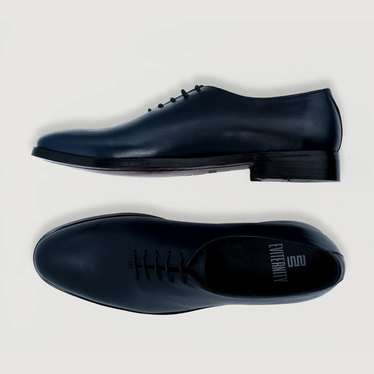 Director Wholecut Midnight Μπλε Δερμάτινα παπούτσια Ανδρικό For Men - Πλαϊνή όψη που αναδεικνύει το κόψιμο των μανικιών