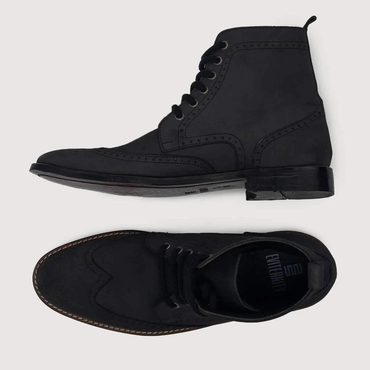 Κοντινό πλάνο λεπτομέρειας of Classic Collar & Heavy-Duty Zipper Hardware on Duster Brogues Derby Μαύρο Nubuck Δερμάτινα μποτάκια Ανδρικό For Men