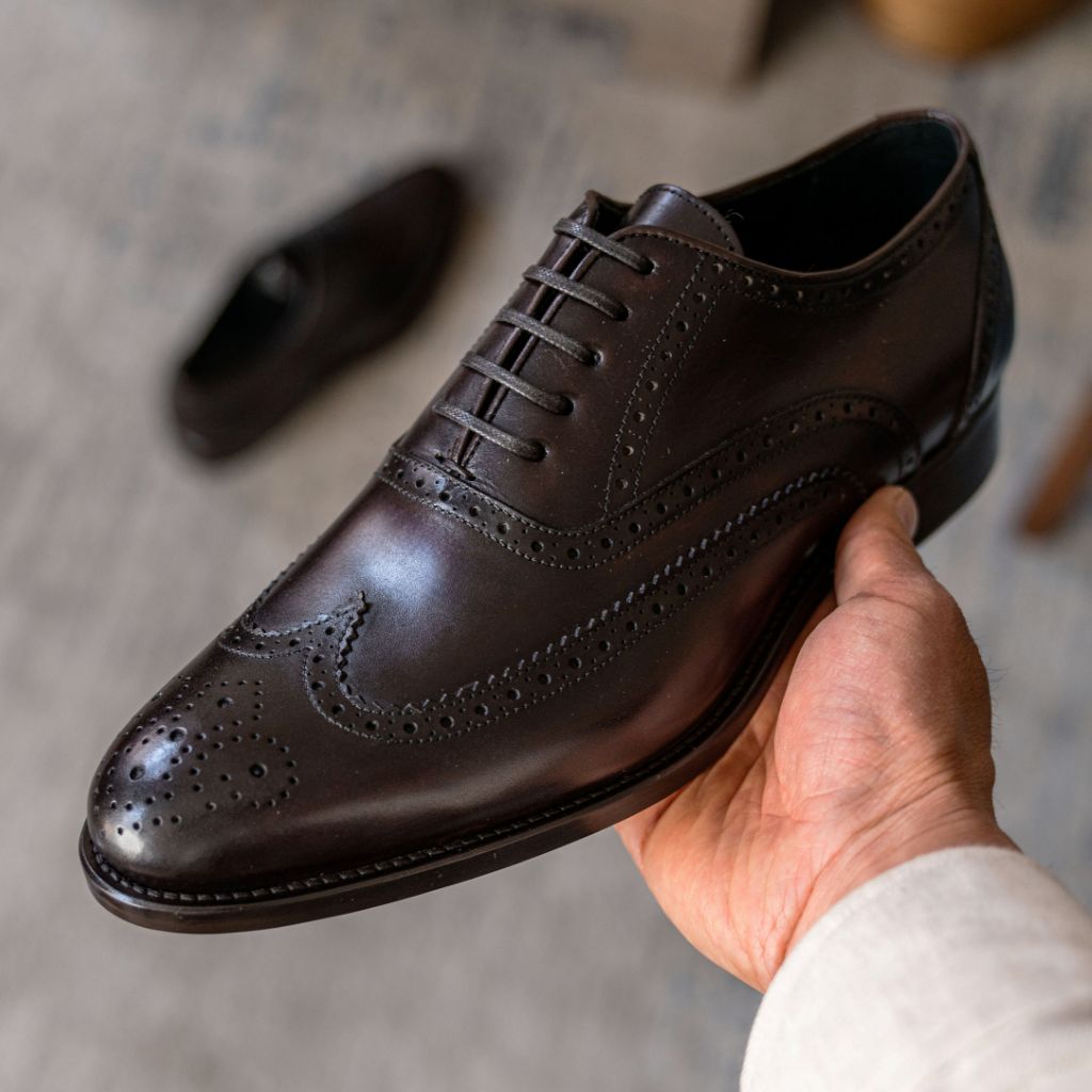 Tailored Rib Cuffs & Hem Craftsmanship Construction Detail on Aviator Chocolate Δερμάτινα μοκασίνια Ανδρικό