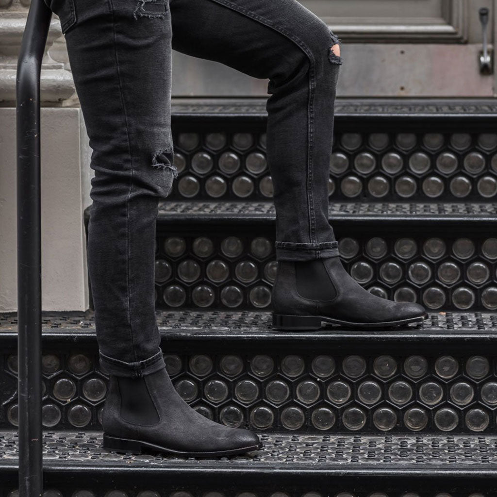 Authentic Full-Grain Leather Grain Depth & Pull-Up Patina Texture Detail