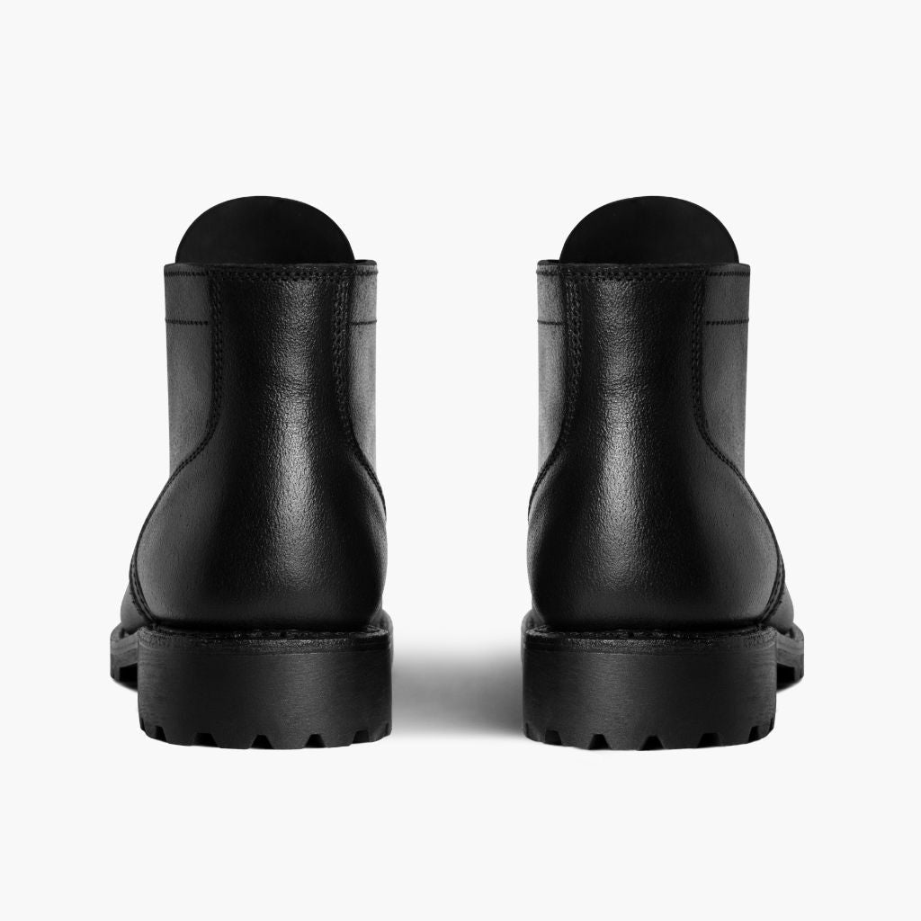 High-Traction Rubber Outsole & Lug Tread Pattern on Vanguard Μαύρο Waxed Roughout Δερμάτινα μποτάκια Ανδρικό For Men