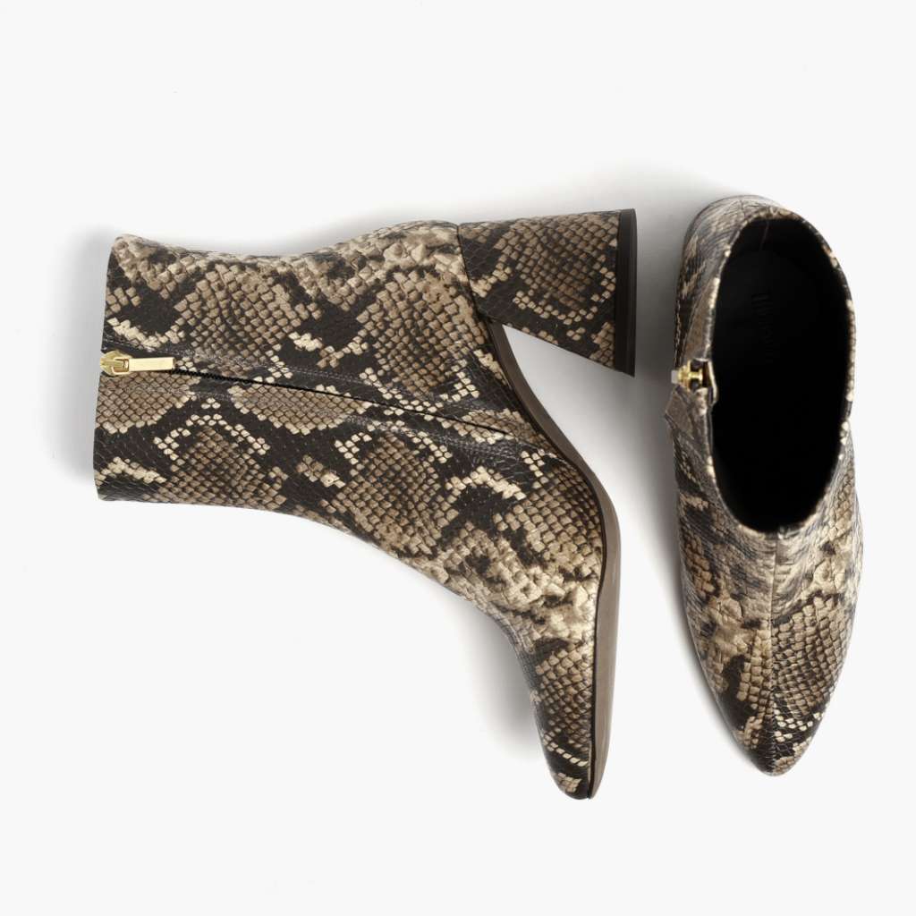 High-Traction Rubber Outsole & Lug Tread Pattern on Heartbreaker Snake Print Δερμάτινα μποτάκια Γυναικείο