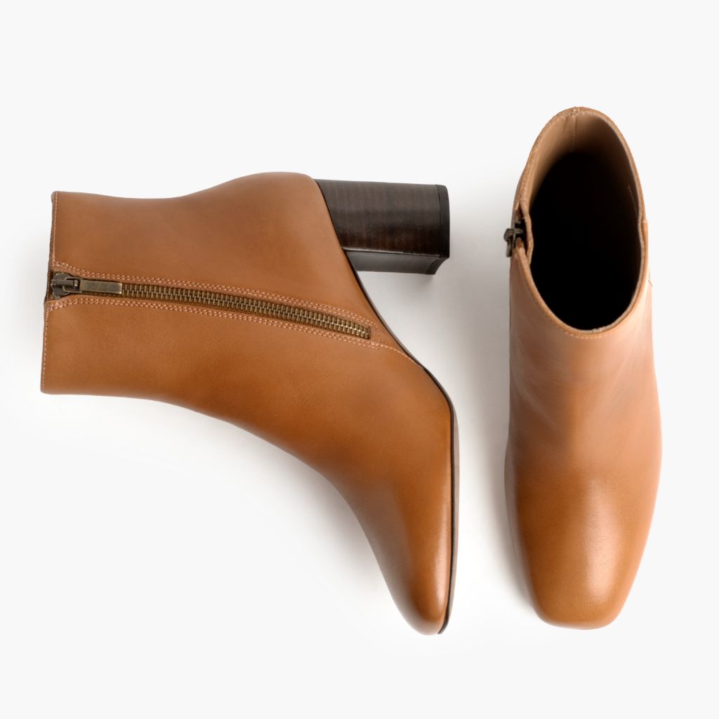 High-Traction Rubber Outsole & Lug Tread Pattern on High Standard Toffee Δερμάτινα μποτάκια Γυναικείο