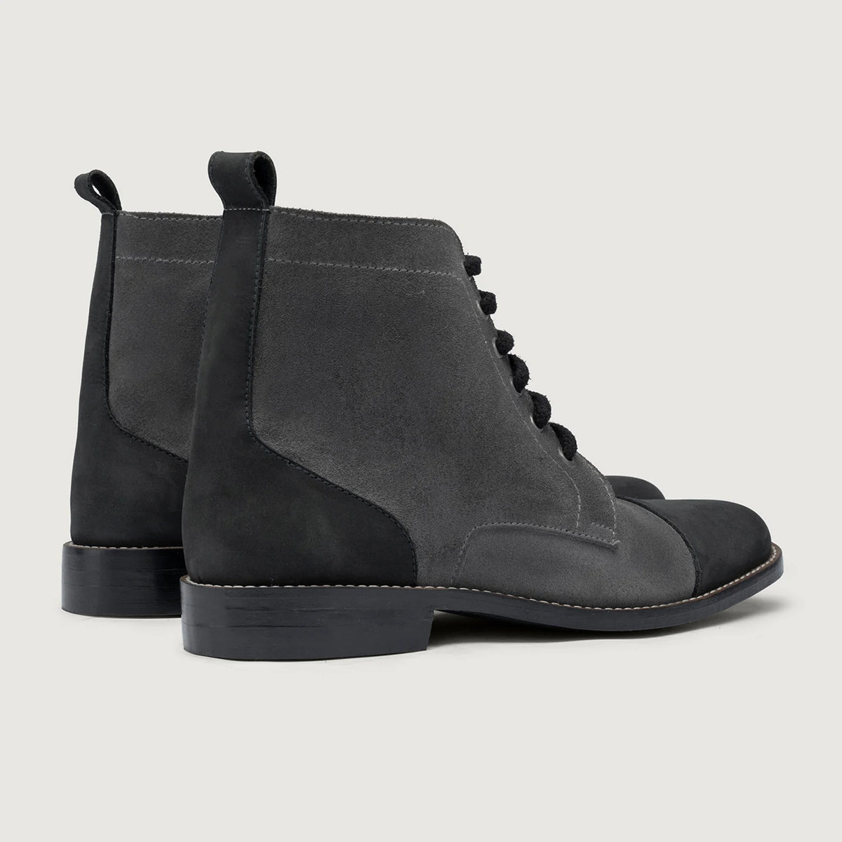 High-Traction Rubber Outsole & Lug Tread Pattern on Knight Derby Grey & Μαύρο Δερμάτινα μποτάκια - StudGuard Ανδρικό