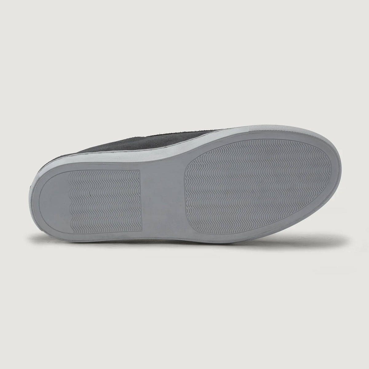 High-Traction Rubber Outsole & Lug Tread Pattern on Murphy Low Top Grey Suede Δερμάτινα sneakers Ανδρικό For Men