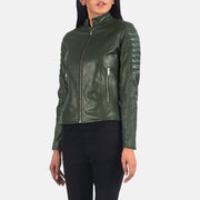 
Κοντινό πλάνο λεπτομέρειας of Band & Zipper Hardware on Adalyn Καπιτονέ Χακί Δερμάτινο Μπουφάν Biker Γυναικείο