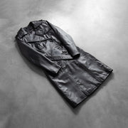 
Προοπτική εφαρμογής σε μοντέλο:  Alice Black Double Breasted Leather Coat σε μοντέλο με φυσικό φωτισμό ημέρας