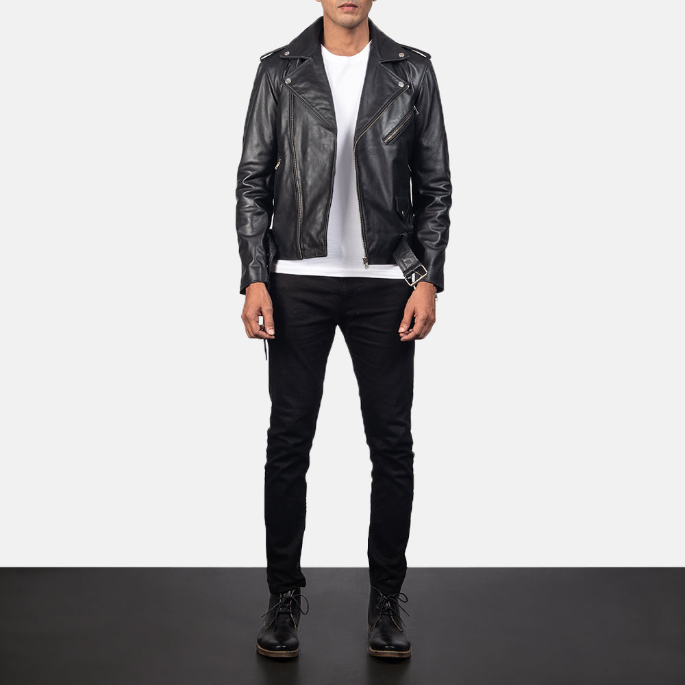 
Allaric Alley Black Leather Biker Jacket - Πλαϊνή όψη που αναδεικνύει το κόψιμο των μανικιών