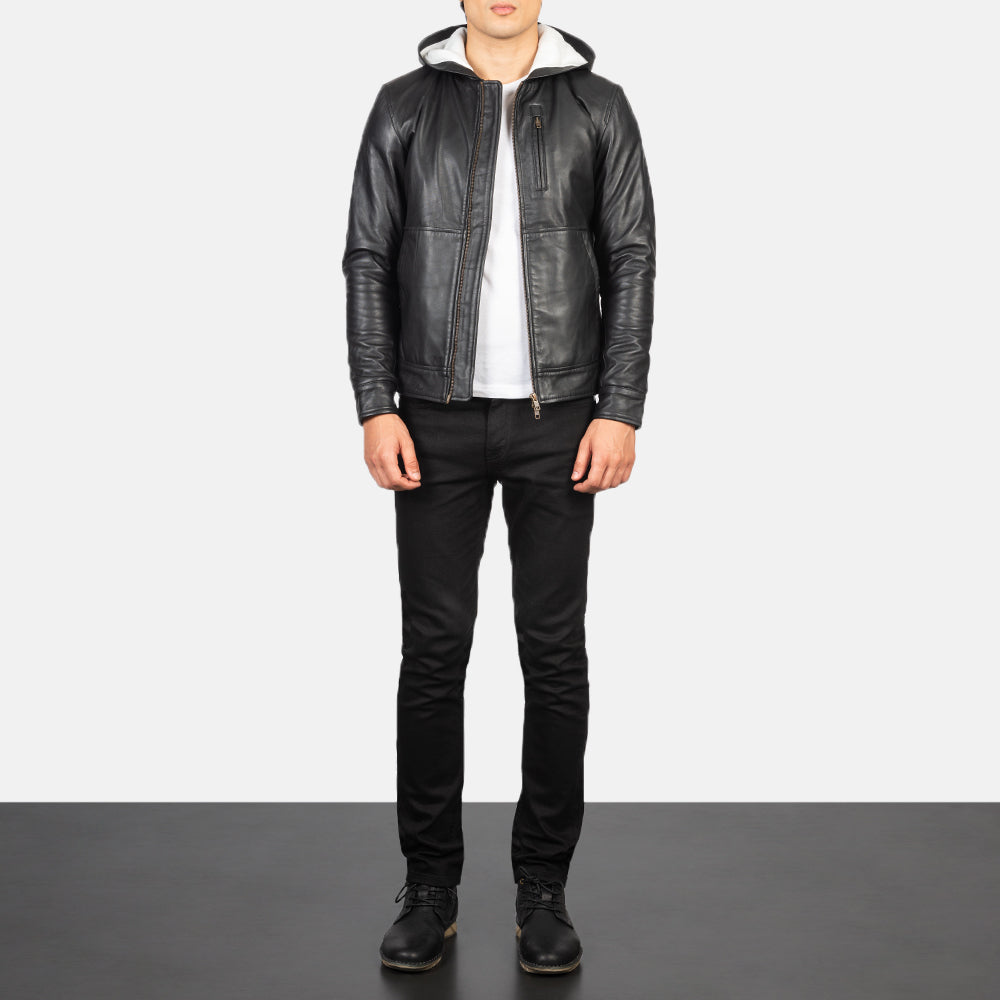 
Baston Black Hooded Leather Bomber Jacket - Πλαϊνή όψη που αναδεικνύει το κόψιμο των μανικιών