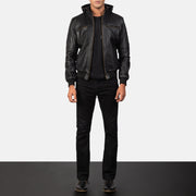 
Κοντινό πλάνο λεπτομέρειας of Band & Zipper Hardware on Bouncer Biz Black Leather Hooded Bomber Jacket