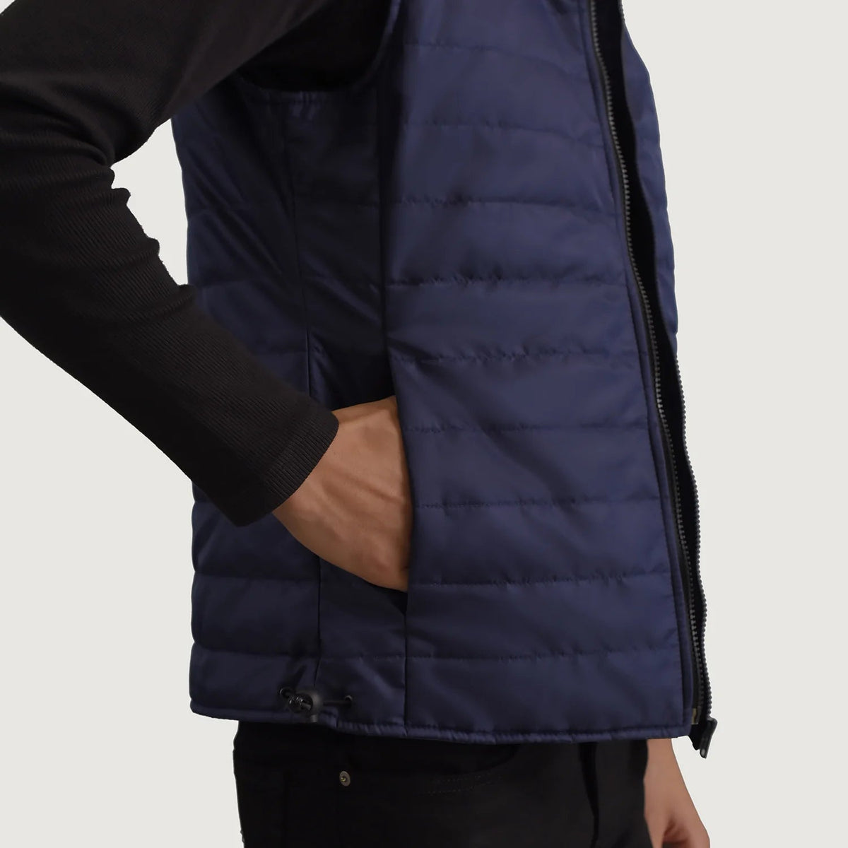
Εσωτερική επένδυση Showing Quilted Viscose Lining & Δύο λειτουργικές εσωτερικές τσέπες