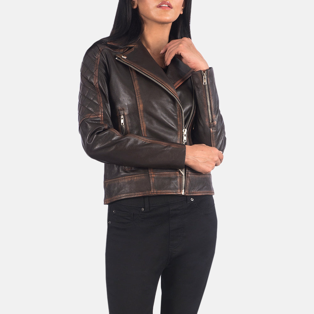 
Κοντινό πλάνο λεπτομέρειας of Notch & Zipper Hardware on Carolyn Quilted Vintage Brown Biker Jacket