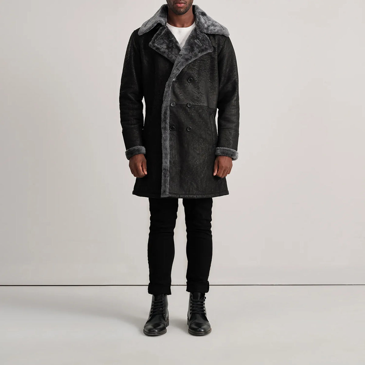 
Charles Brown Suede Leather Shearling Double-Breasted Coat - Πλαϊνή όψη που αναδεικνύει το κόψιμο των μανικιών