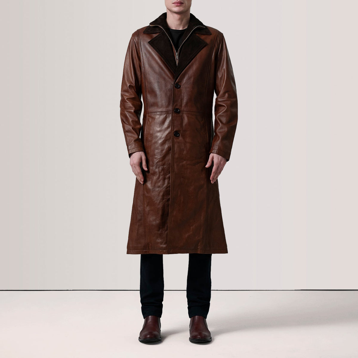 
Distressed Brown Sheepskin Burnished Leather Coat - Πίσω όψη με εφαρμογή στους ώμους & καθαρό στρίφωμα
