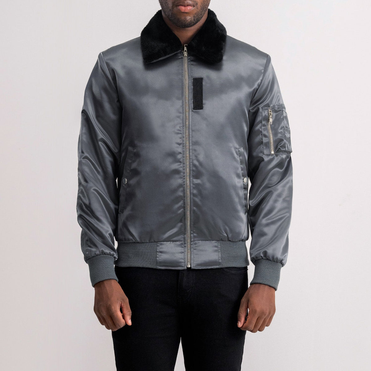 
Clyde B-15 Grey Bomber Jacket in Grey Satin - Μπροστινή όψη & εφαρμοστή σιλουέτα | Αγορά online