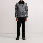 
Κοντινό πλάνο λεπτομέρειας of Removable faux fur collar & Zipper Hardware on Clyde B-15 Grey Bomber Jacket