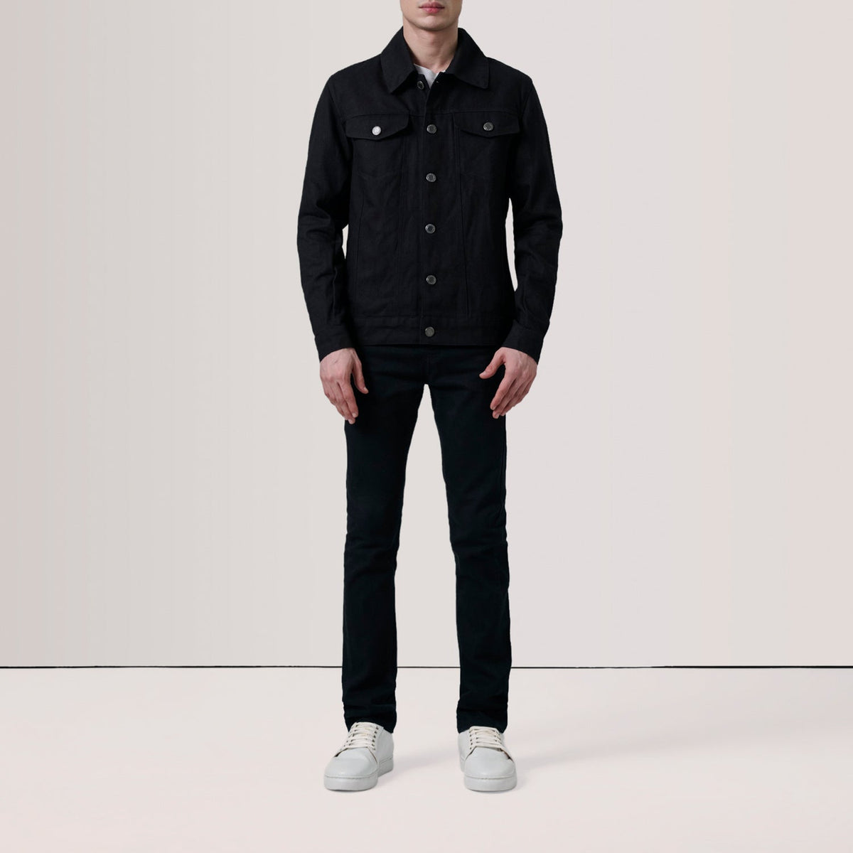 
Black Full-Grain leather Jacket - Πίσω όψη με εφαρμογή στους ώμους & καθαρό στρίφωμα