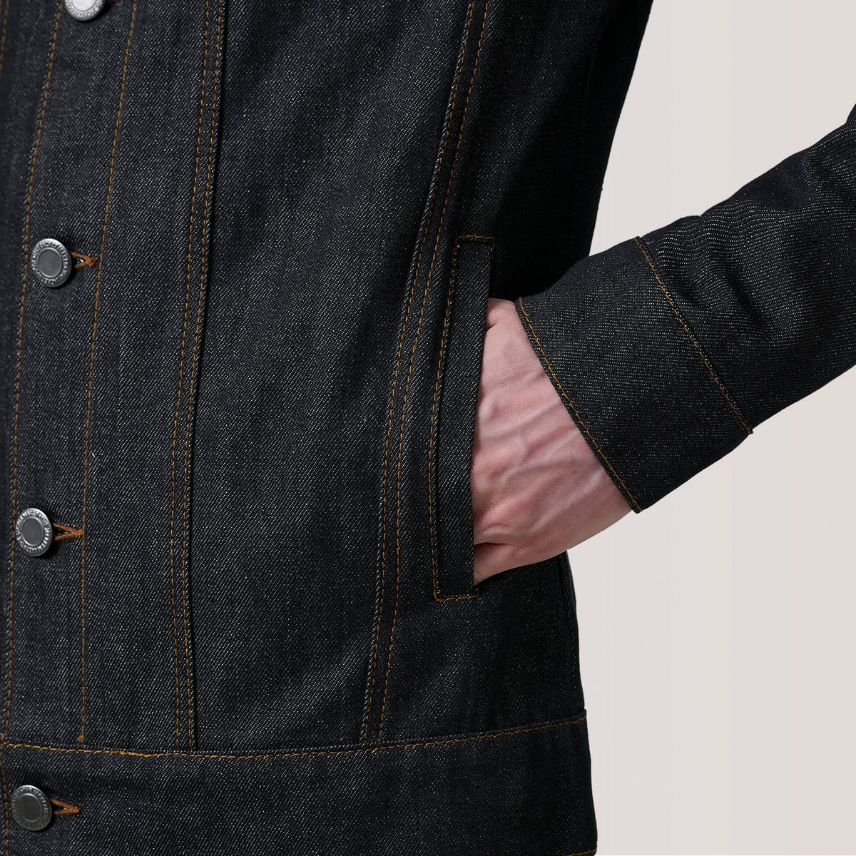 
Εσωτερική επένδυση Showing Quilted Viscose Lining & Δύο λειτουργικές εσωτερικές τσέπες