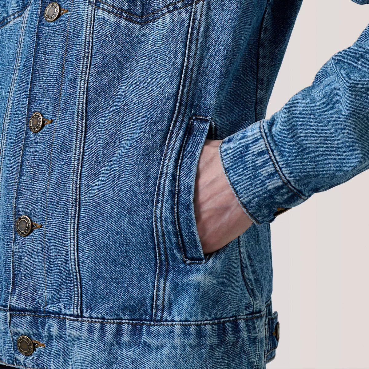 
Εσωτερική επένδυση Showing Quilted Viscose Lining & Δύο λειτουργικές εσωτερικές τσέπες