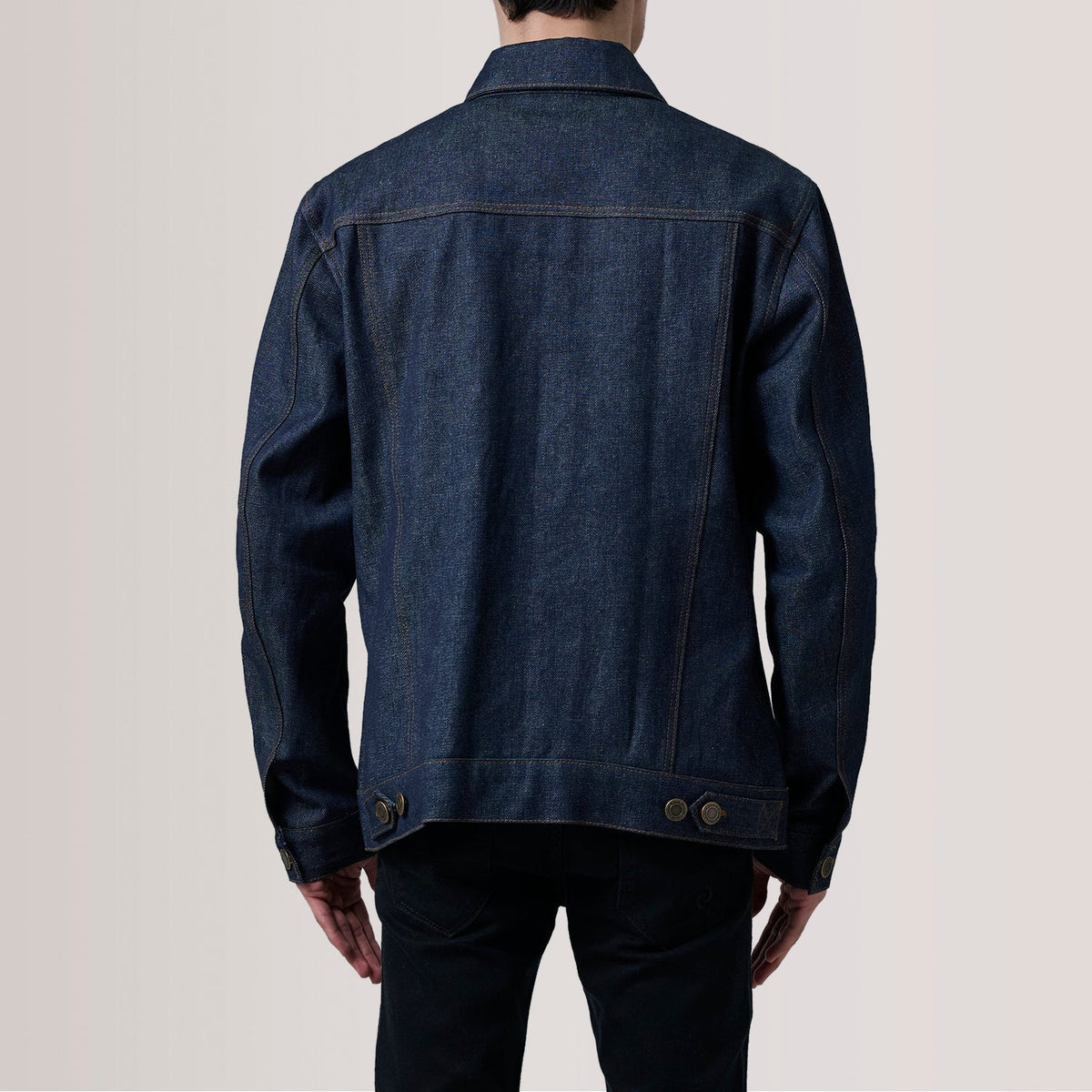 
Κοντινό πλάνο λεπτομέρειας of Classic Collar & Heavy-Duty Zipper Hardware on Conard Ash Grey Denim Trucker Jacket For Men
