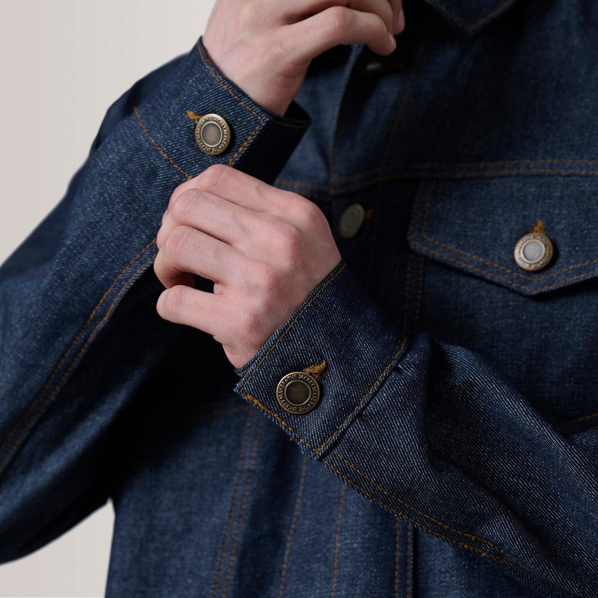 
Εσωτερική επένδυση Showing Quilted Viscose Lining & Δύο λειτουργικές εσωτερικές τσέπες