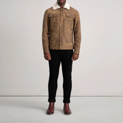 
Dallis Snuffed Brown Shearling Trucker Jacket - Πλαϊνή όψη που αναδεικνύει το κόψιμο των μανικιών