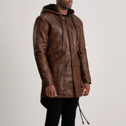 
Προοπτική εφαρμογής σε μοντέλο:  Delvin Tan Leather Parka σε μοντέλο με φυσικό φωτισμό ημέρας