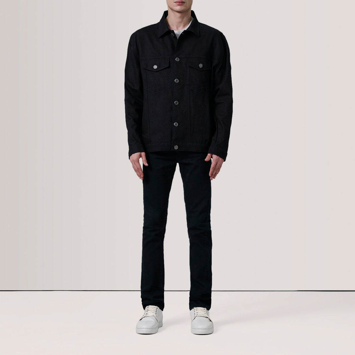 
Black Full-Grain leather Jacket - Πίσω όψη με εφαρμογή στους ώμους & καθαρό στρίφωμα