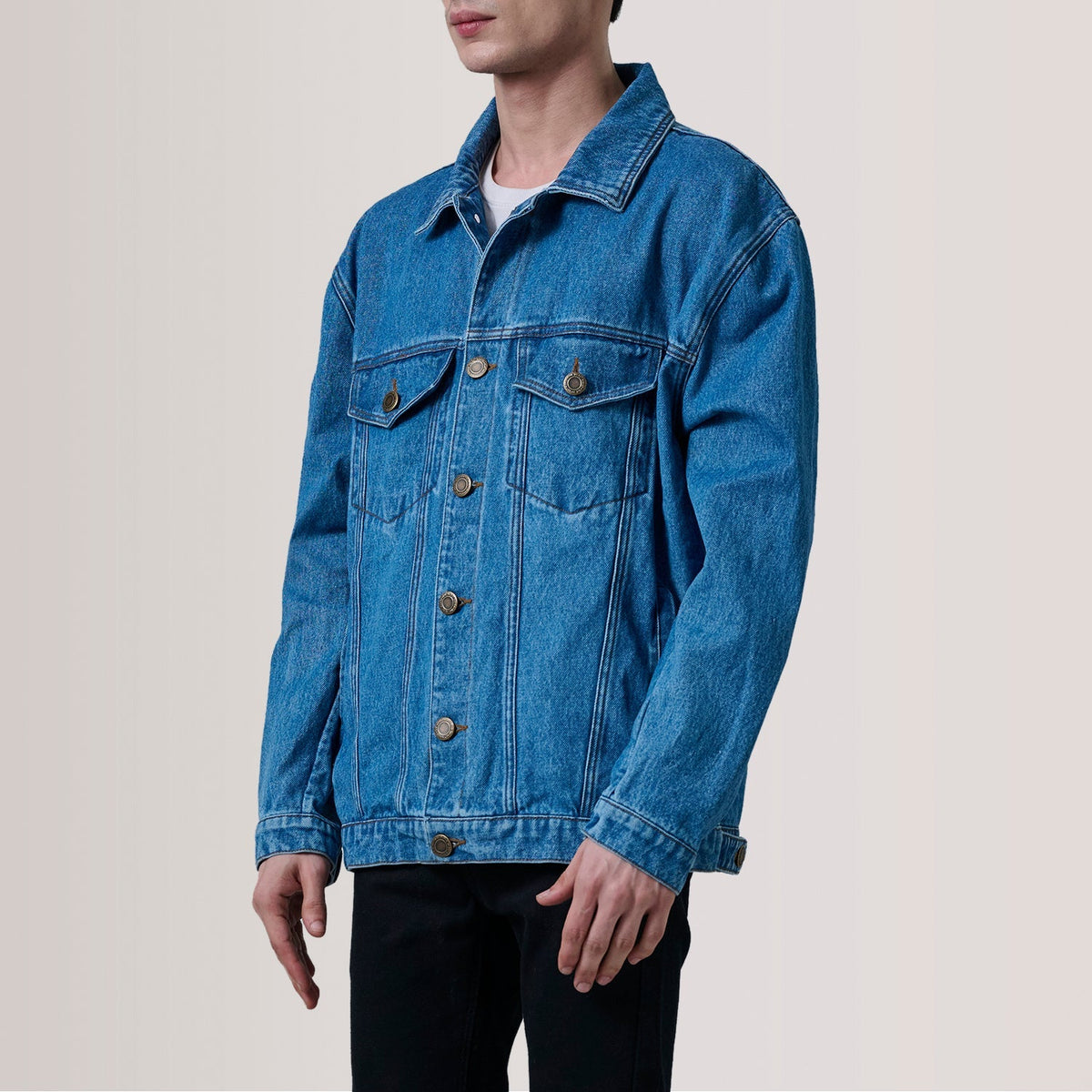 
Eddie Dark Μπλε Oversized Denim Trucker Δερμάτινο Μπουφάν Ανδρικό - Πλαϊνή όψη που αναδεικνύει το κόψιμο των μανικιών