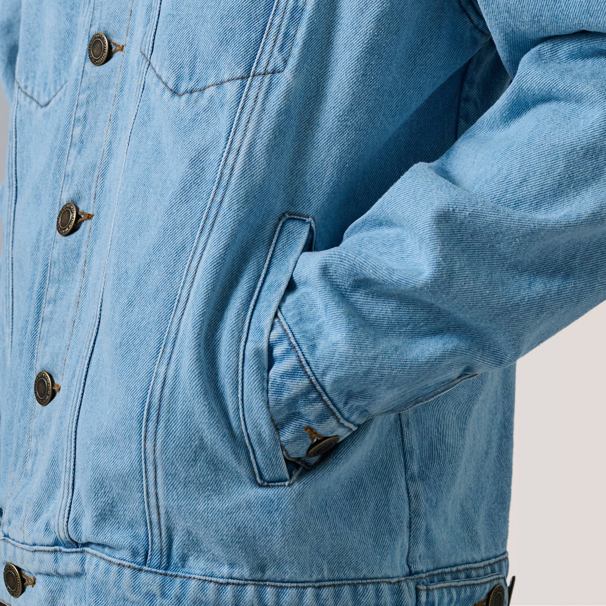 
Εσωτερική επένδυση Showing Quilted Viscose Lining & Δύο λειτουργικές εσωτερικές τσέπες