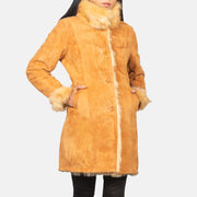 
Κοντινό πλάνο λεπτομέρειας of Notch & Button Hardware on Erica Beige Leather Coat