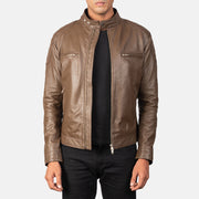 
Gatsby Mocha Δερμάτινο Μπουφάν Biker Ανδρικό in Dark Brown Sheepskin Leather - Μπροστινή όψη & εφαρμοστή σιλουέτα | Αγορά online