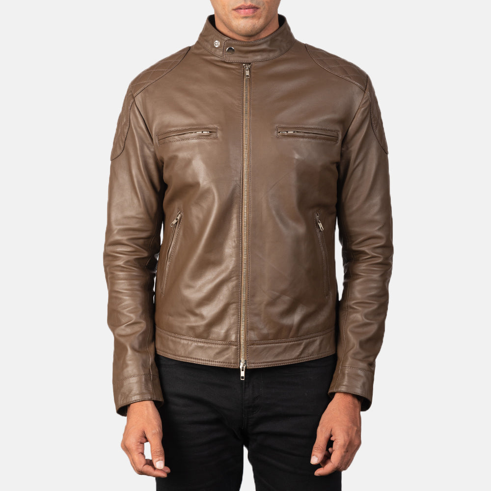 
Κοντινό πλάνο λεπτομέρειας of Band with snap buttons & Zipper Hardware on Gatsby Mocha Δερμάτινο Μπουφάν Biker Ανδρικό