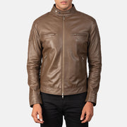 
Κοντινό πλάνο λεπτομέρειας of Band with snap buttons & Zipper Hardware on Gatsby Mocha Δερμάτινο Μπουφάν Biker Ανδρικό