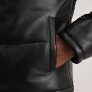 
Εσωτερική επένδυση Showing Polyester Lining & Δύο λειτουργικές εσωτερικές τσέπες