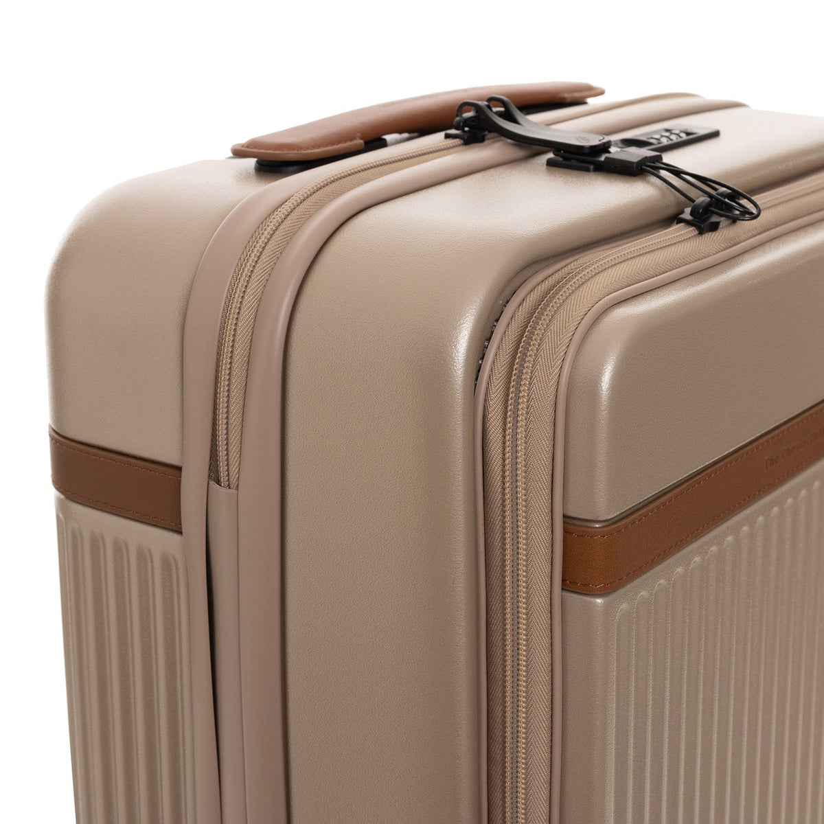 
Tailored Rib Cuffs & Hem Craftsmanship Construction Detail on Hand Luggage Suitcase Front Pocket Zuna Γυναικείο Γυναικείο
