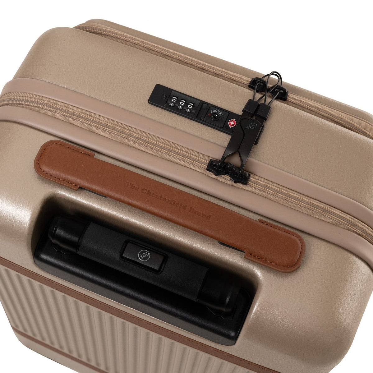 
Προοπτική εφαρμογής σε μοντέλο:  Hand Luggage Suitcase Front Pocket Zuna Γυναικείο Γυναικείο σε μοντέλο με φυσικό φωτισμό ημέρας