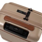 
Προοπτική εφαρμογής σε μοντέλο:  Hand Luggage Suitcase Front Pocket Zuna Γυναικείο Γυναικείο σε μοντέλο με φυσικό φωτισμό ημέρας