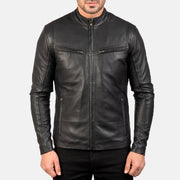 
Κοντινό πλάνο λεπτομέρειας of Band & Zipper Hardware on Ionic Black Leather Jacket