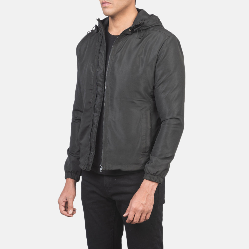 Black Polyester Hooded Jacket - Πίσω όψη με εφαρμογή στους ώμους & καθαρό στρίφωμα