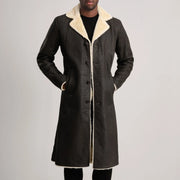 
Κοντινό πλάνο λεπτομέρειας of Notch & Button Hardware on Kolby Tumbled Brown Shearling Long Coat
