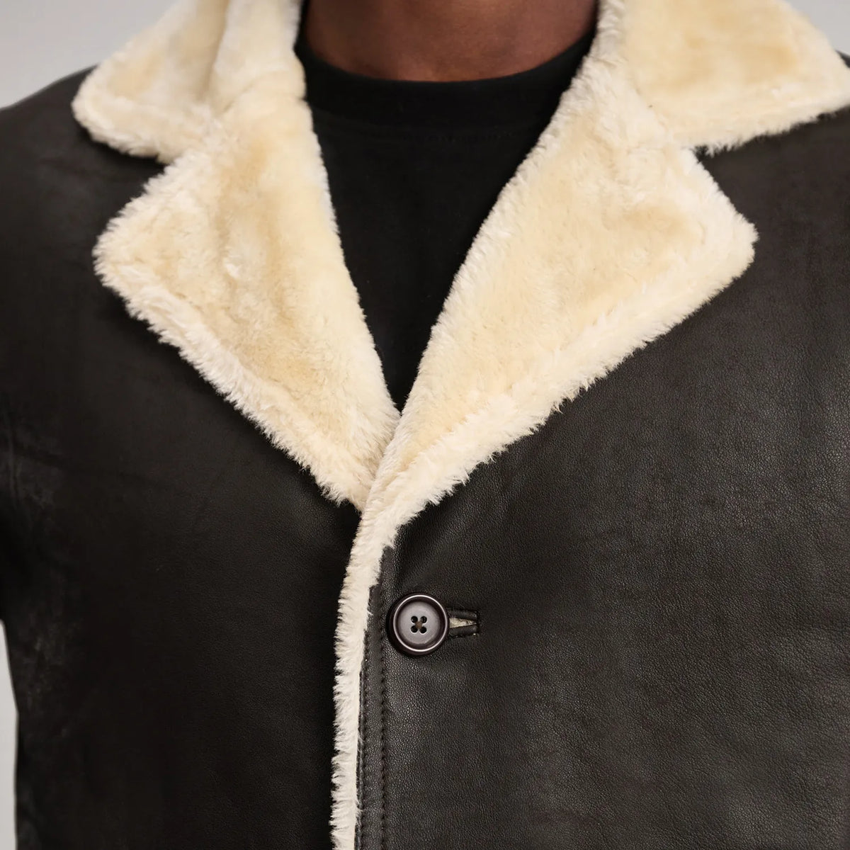 
Εσωτερική επένδυση Showing Fully faux fur lined & Δύο λειτουργικές εσωτερικές τσέπες