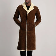 
Κοντινό πλάνο λεπτομέρειας of Notch & Button Hardware on Kolby Brown Suede Shearling Long Coat