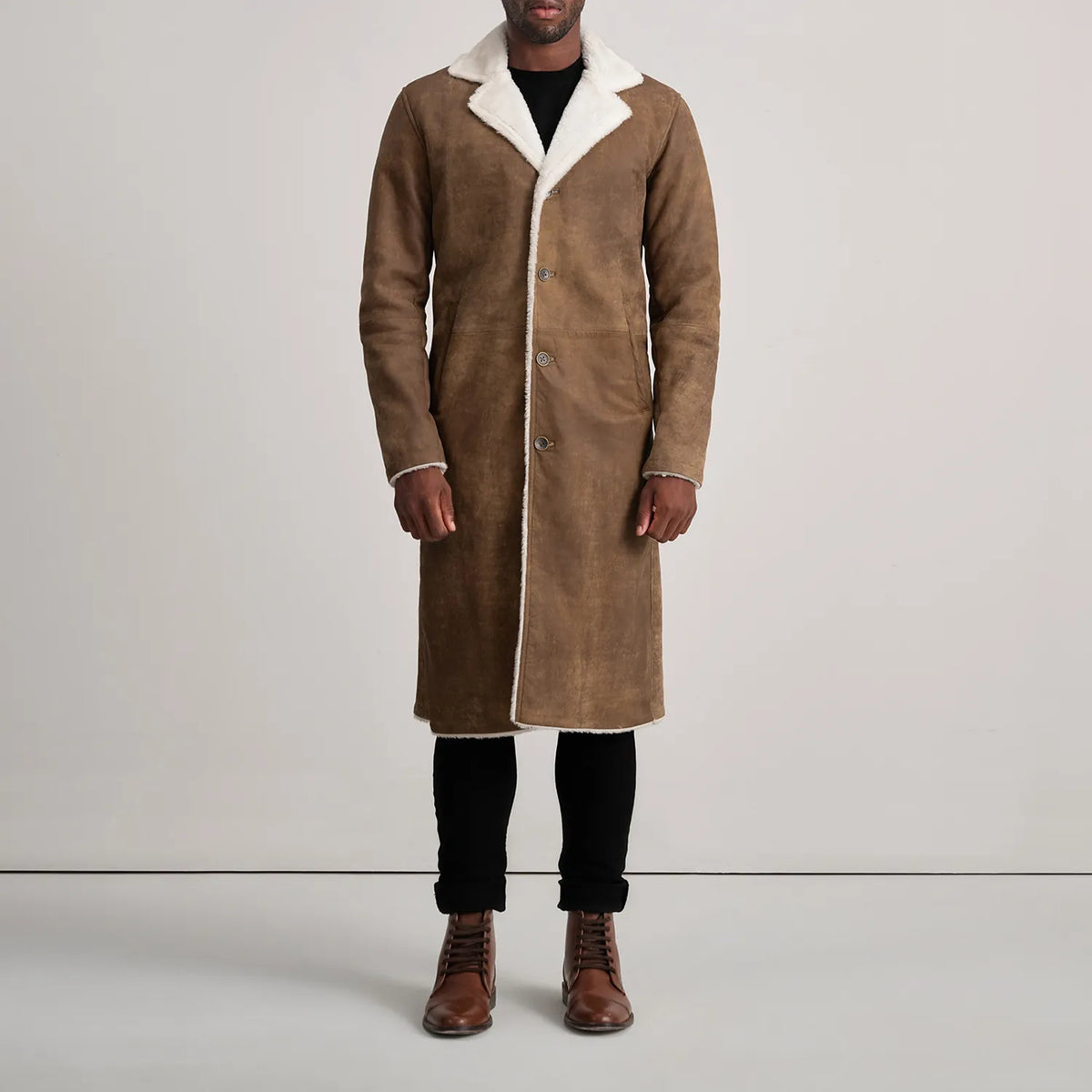 
Kolby Distressed Brown Shearling Long Coat - Πλαϊνή όψη που αναδεικνύει το κόψιμο των μανικιών