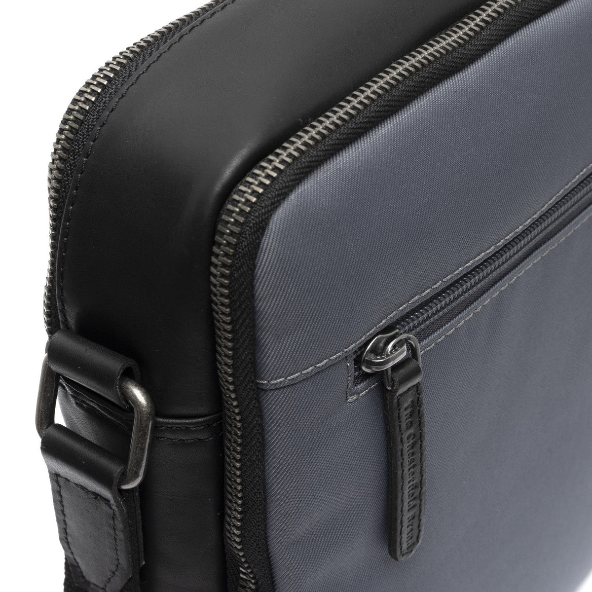 Εσωτερική επένδυση Showing Dedicated Padded Laptop Sleeve & Multi-Compartment Organization