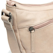 
Solid Antique Brass Hardware & Heavy-Duty Dual Zipper Detail on Clarita Δερμάτινη τσάντα χιαστί