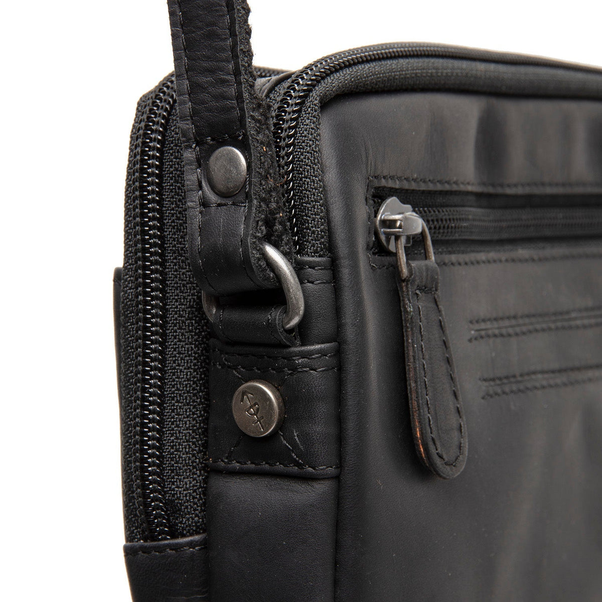 
Εσωτερική επένδυση Showing Dedicated Padded Laptop Sleeve & Multi-Compartment Organization