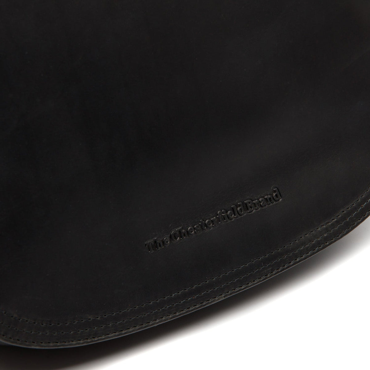 
Solid Antique Brass Hardware & Heavy-Duty Dual Zipper Detail on Everglades Δερμάτινη τσάντα χιαστί