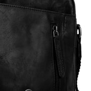 
Solid Antique Brass Hardware & Heavy-Duty Dual Zipper Detail on Remy Δερμάτινη τσάντα χιαστί